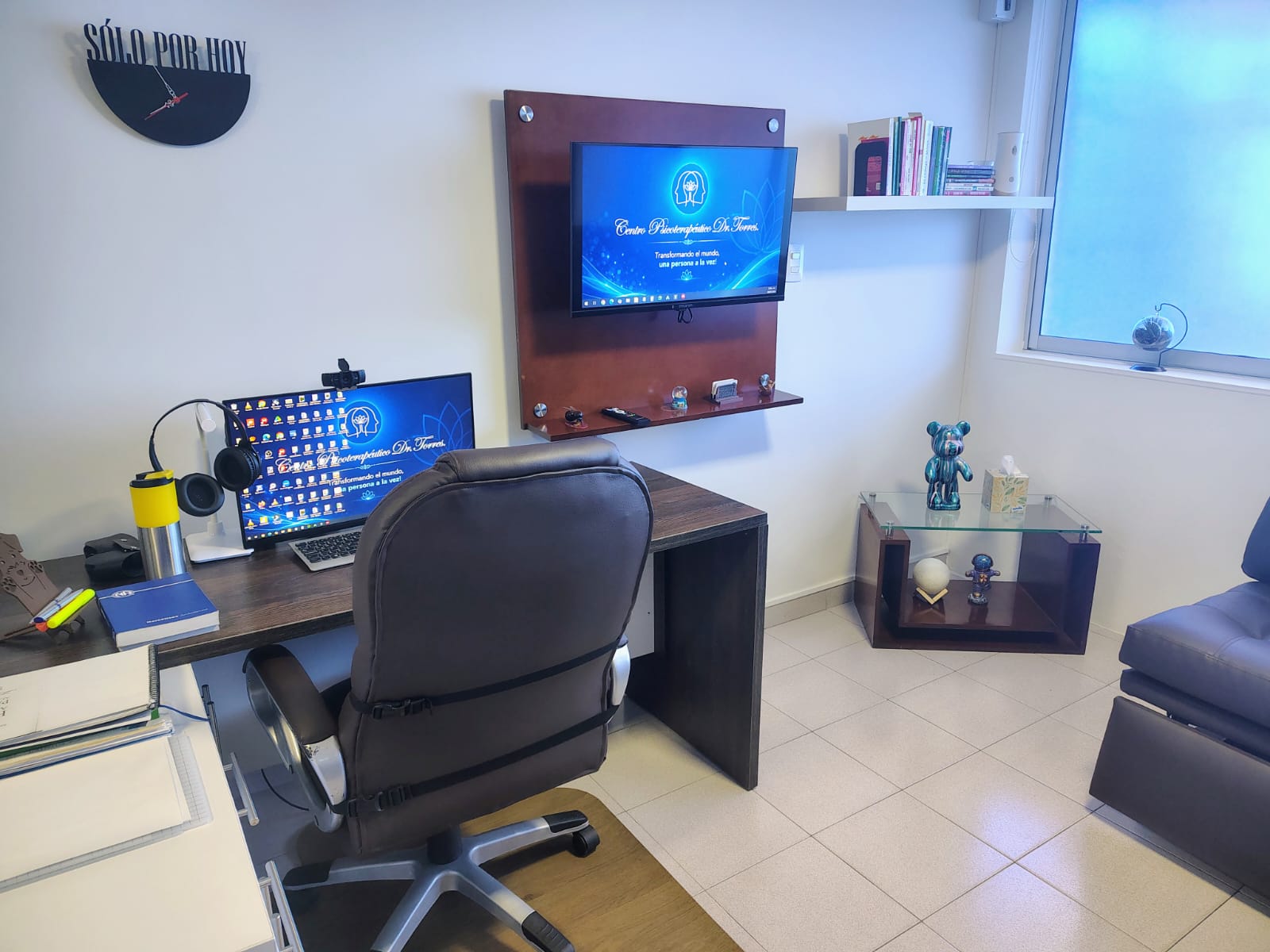 Consultorio equipado para atención virtual
